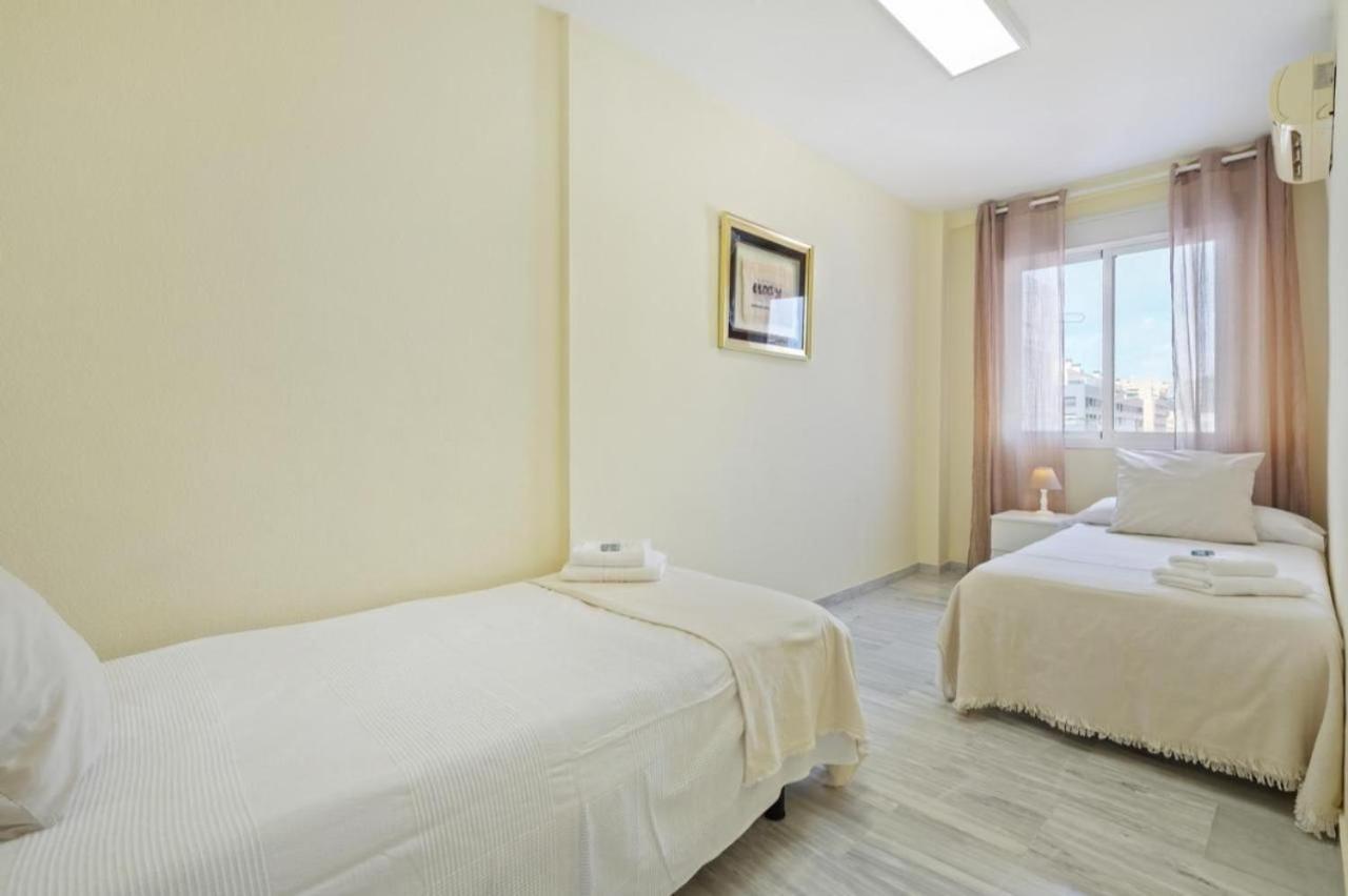 Apartamento En Calle Cuarteles De Dos Habitaciones Malaga Bagian luar foto